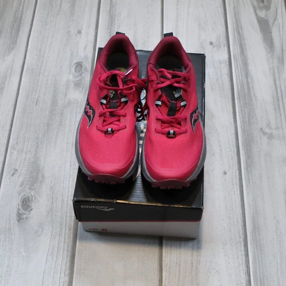 NEW Saucony Women's Blaze Pink Trail Running Hiking Neutral Shoes Size 9